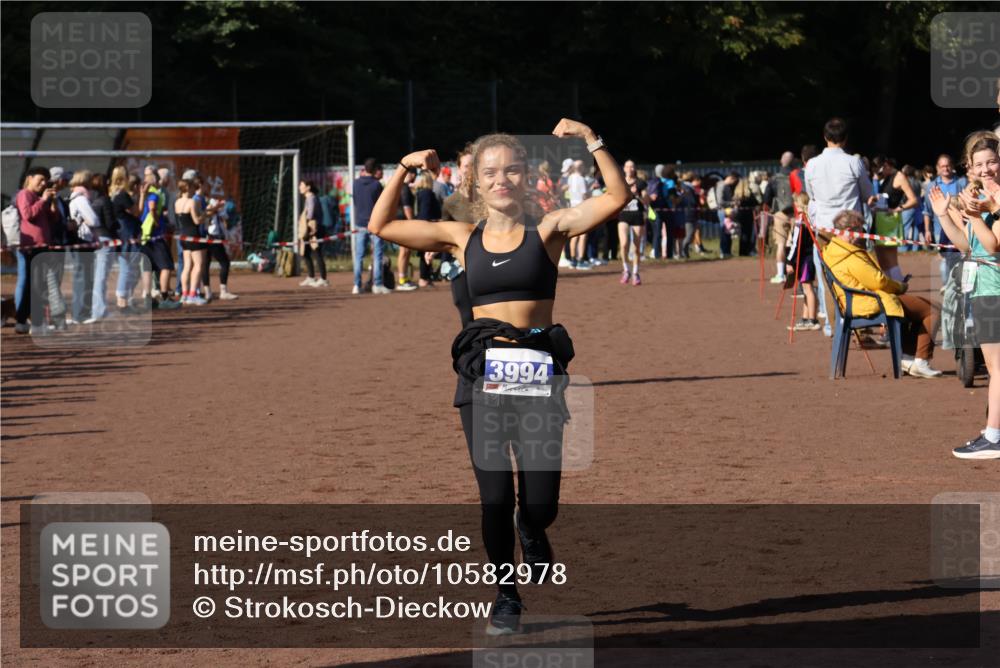 27.09.2026 - 35. Volkslauf durch das schöne Alstertal Strokosch-Dieckow http://msf.ph/oto/10582978 27.09.2026 11:27:13 Ziel 3207, 3994 meine-sportfotos.de