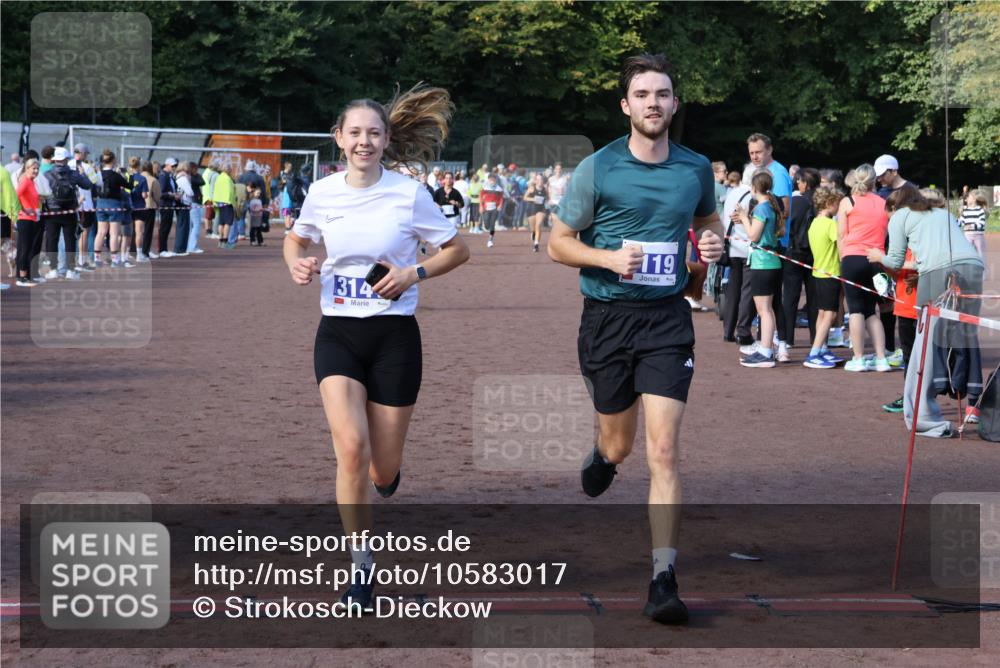 27.09.2026 - 35. Volkslauf durch das schöne Alstertal Strokosch-Dieckow http://msf.ph/oto/10583017 27.09.2026 11:31:11 Ziel 3119, 3141, 3172, 3350 meine-sportfotos.de