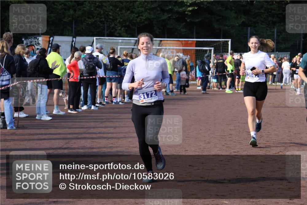 27.09.2026 - 35. Volkslauf durch das schöne Alstertal Strokosch-Dieckow http://msf.ph/oto/10583026 27.09.2026 11:31:08 Ziel 3119, 3141, 3172, 3350 meine-sportfotos.de