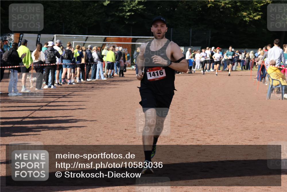 27.09.2026 - 35. Volkslauf durch das schöne Alstertal Strokosch-Dieckow http://msf.ph/oto/10583036 27.09.2026 11:30:58 Ziel 1416 meine-sportfotos.de
