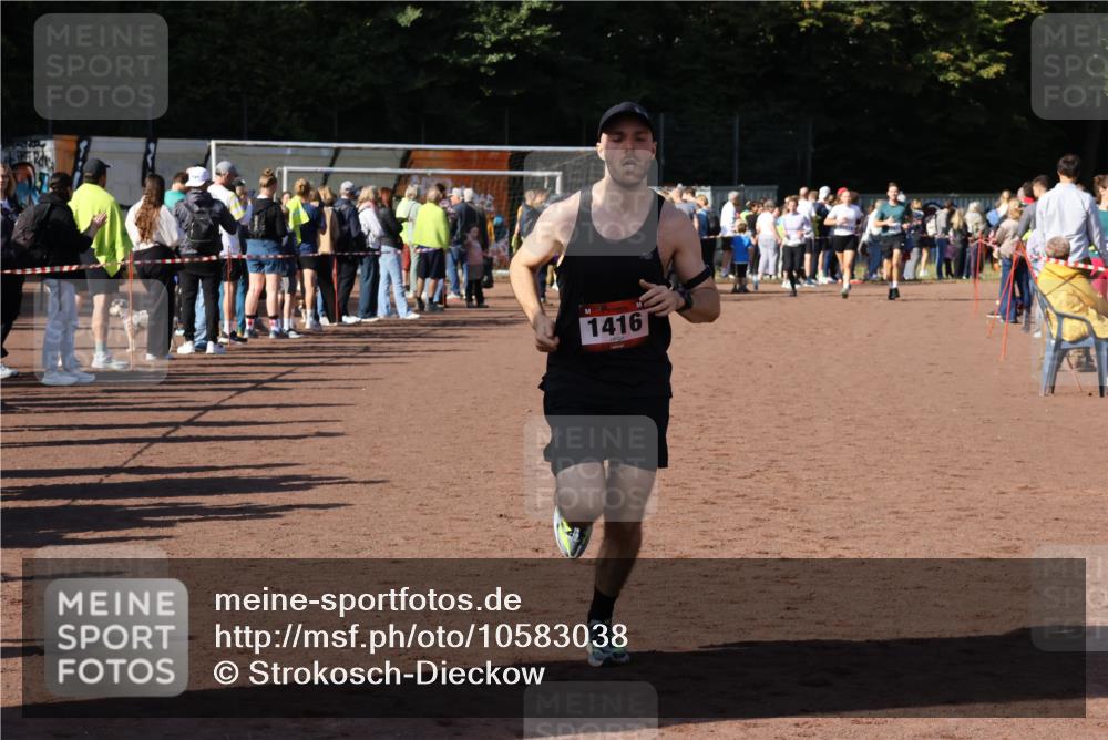 27.09.2026 - 35. Volkslauf durch das schöne Alstertal Strokosch-Dieckow http://msf.ph/oto/10583038 27.09.2026 11:30:58 Ziel 1416 meine-sportfotos.de