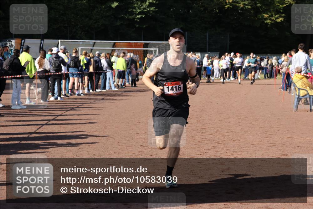 27.09.2026 - 35. Volkslauf durch das schöne Alstertal Strokosch-Dieckow http://msf.ph/oto/10583039 27.09.2026 11:30:58 Ziel 1416 meine-sportfotos.de