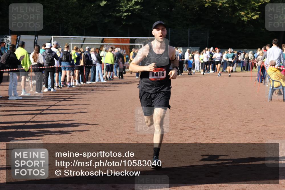 27.09.2026 - 35. Volkslauf durch das schöne Alstertal Strokosch-Dieckow http://msf.ph/oto/10583040 27.09.2026 11:30:58 Ziel 1416 meine-sportfotos.de