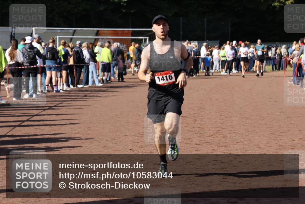 27.09.2026 - 35. Volkslauf durch das schöne Alstertal Strokosch-Dieckow http://msf.ph/oto/10583044 27.09.2026 11:30:58 Ziel 1416 meine-sportfotos.de