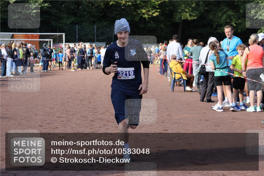 27.09.2026 - 35. Volkslauf durch das schöne Alstertal Strokosch-Dieckow http://msf.ph/oto/10583048 27.09.2026 11:30:47 Ziel 3219 meine-sportfotos.de