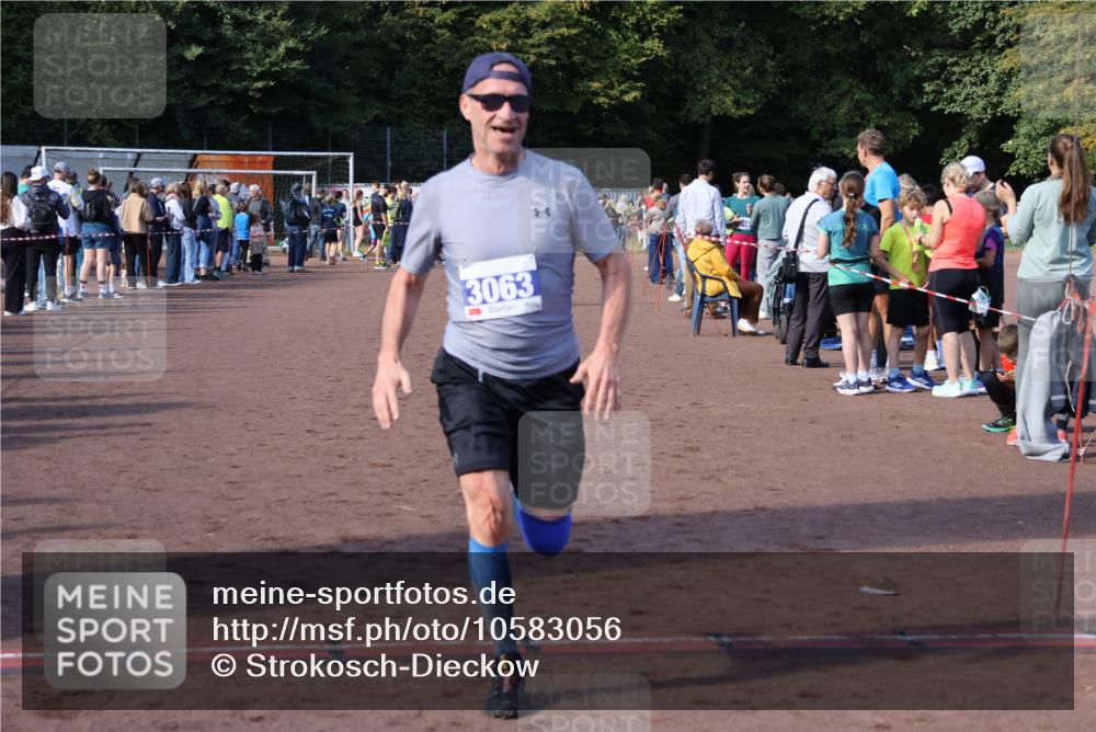27.09.2026 - 35. Volkslauf durch das schöne Alstertal Strokosch-Dieckow http://msf.ph/oto/10583056 27.09.2026 11:30:41 Ziel 3063, 3219, 3972 meine-sportfotos.de