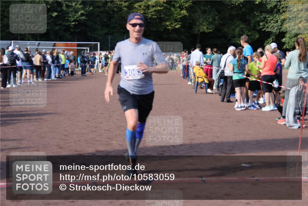 27.09.2026 - 35. Volkslauf durch das schöne Alstertal Strokosch-Dieckow http://msf.ph/oto/10583059 27.09.2026 11:30:41 Ziel 3063, 3219, 3972 meine-sportfotos.de