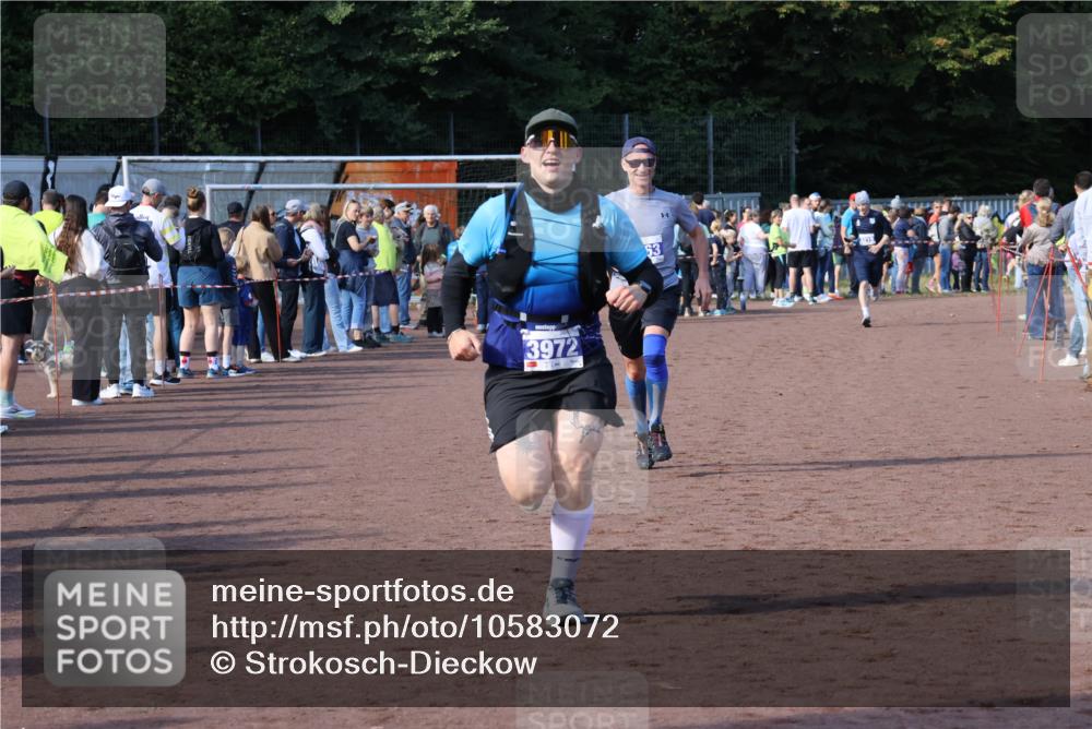 27.09.2026 - 35. Volkslauf durch das schöne Alstertal Strokosch-Dieckow http://msf.ph/oto/10583072 27.09.2026 11:30:38 Ziel 1415, 3063, 3972 meine-sportfotos.de