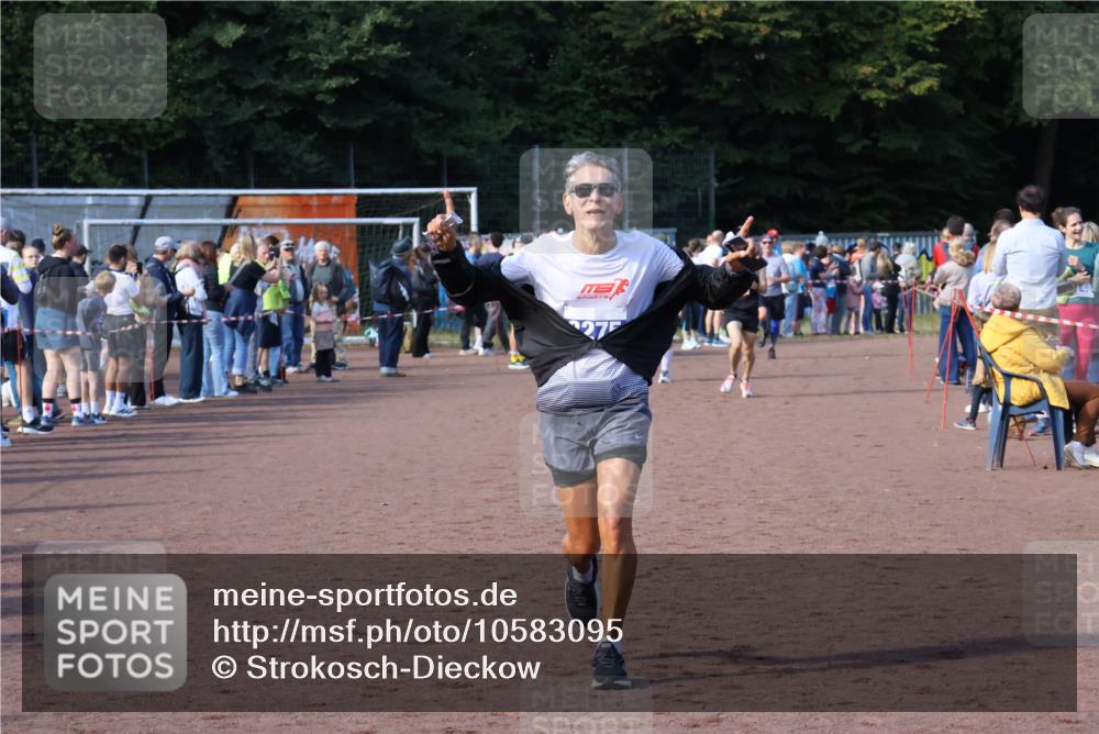 27.09.2026 - 35. Volkslauf durch das schöne Alstertal Strokosch-Dieckow http://msf.ph/oto/10583095 27.09.2026 11:30:29 Ziel 1415, 3275 meine-sportfotos.de