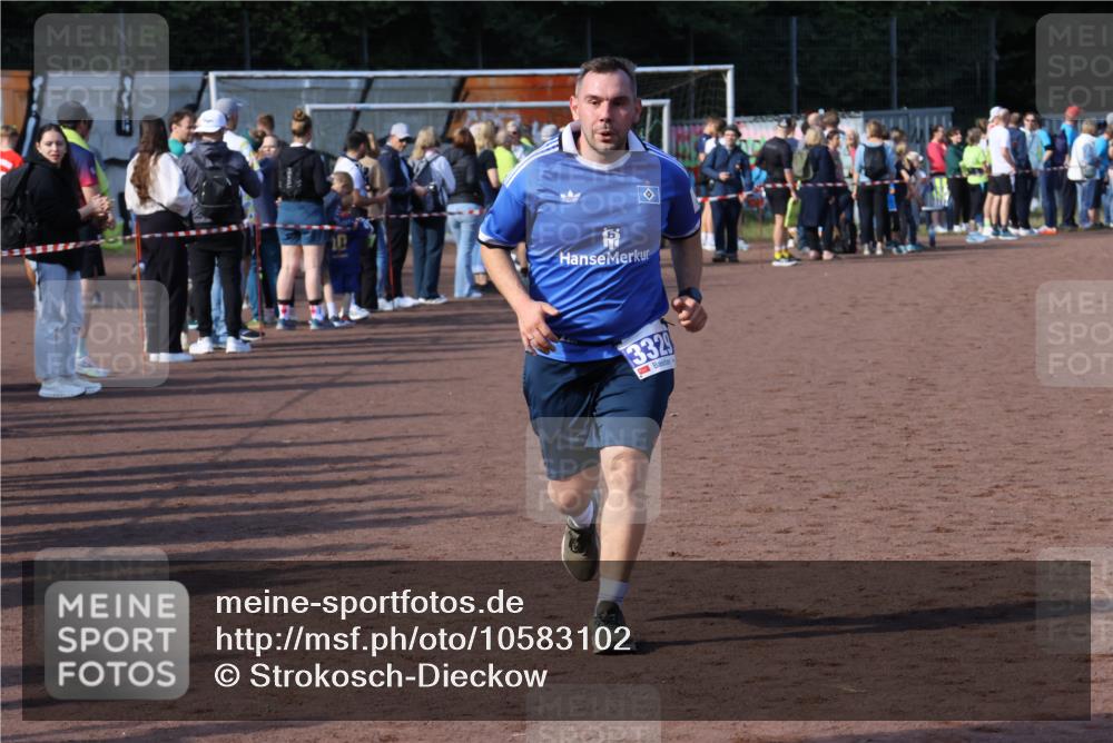27.09.2026 - 35. Volkslauf durch das schöne Alstertal Strokosch-Dieckow http://msf.ph/oto/10583102 27.09.2026 11:30:10 Ziel 1414, 3329, 3347 meine-sportfotos.de