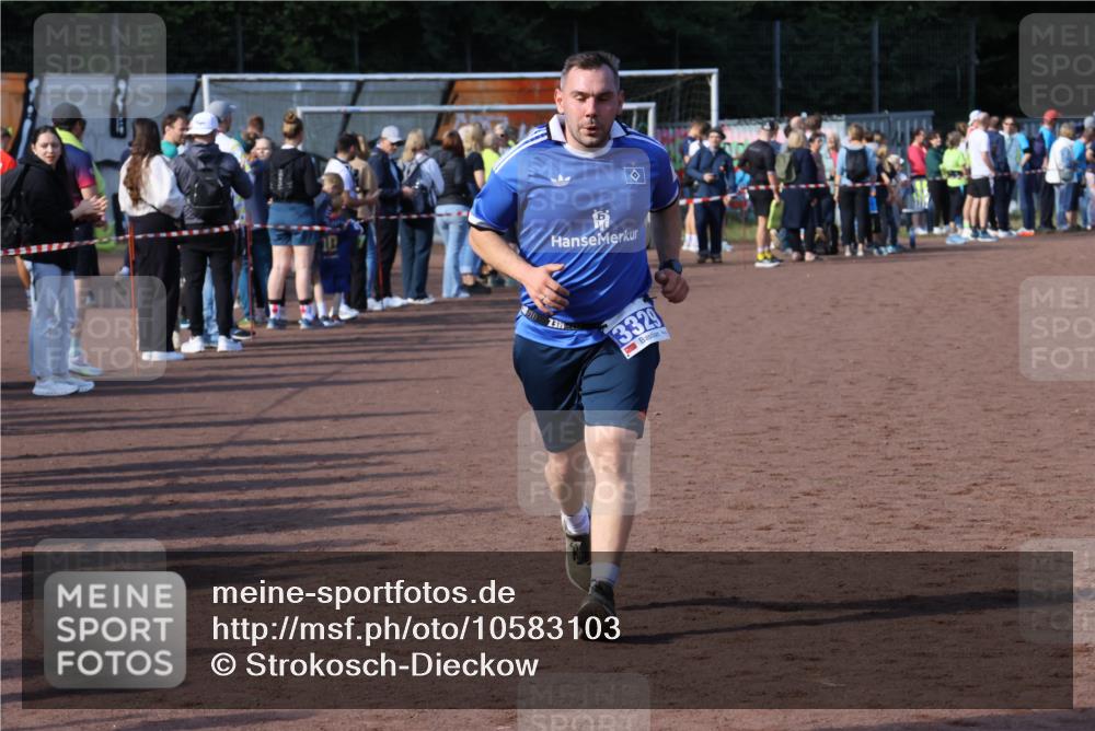 27.09.2026 - 35. Volkslauf durch das schöne Alstertal Strokosch-Dieckow http://msf.ph/oto/10583103 27.09.2026 11:30:10 Ziel 1414, 3329, 3347 meine-sportfotos.de