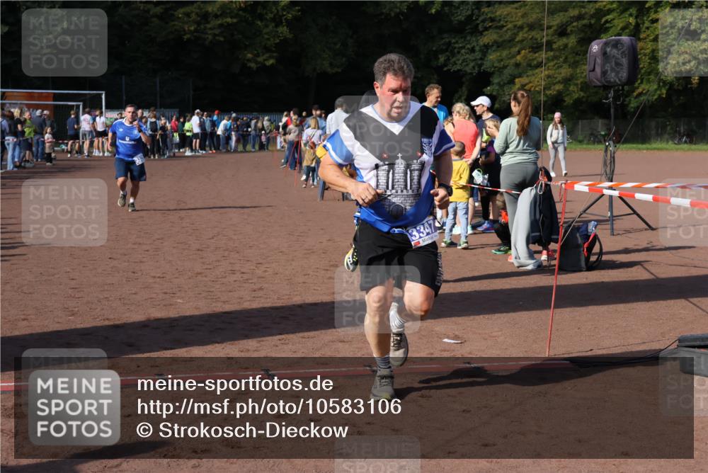 27.09.2026 - 35. Volkslauf durch das schöne Alstertal Strokosch-Dieckow http://msf.ph/oto/10583106 27.09.2026 11:30:06 Ziel 1414, 3142, 3329, 3347 meine-sportfotos.de