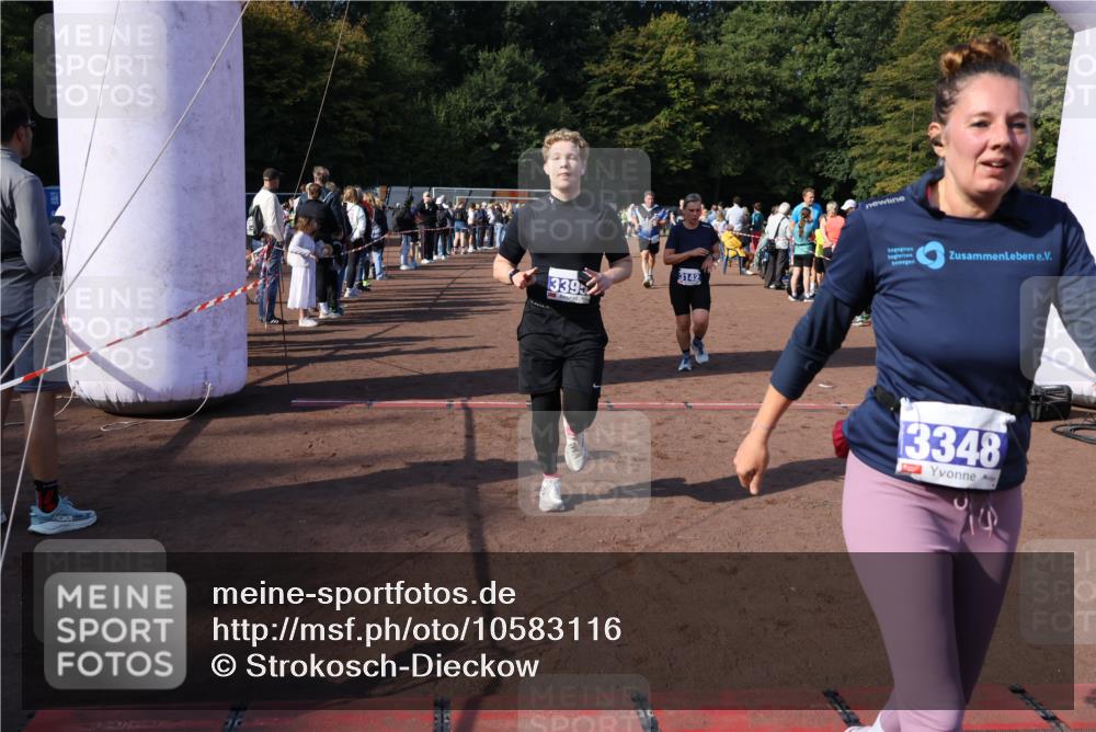 27.09.2026 - 35. Volkslauf durch das schöne Alstertal Strokosch-Dieckow http://msf.ph/oto/10583116 27.09.2026 11:30:02 Ziel 1414, 3142, 3250, 3347, 3348, 3395 meine-sportfotos.de
