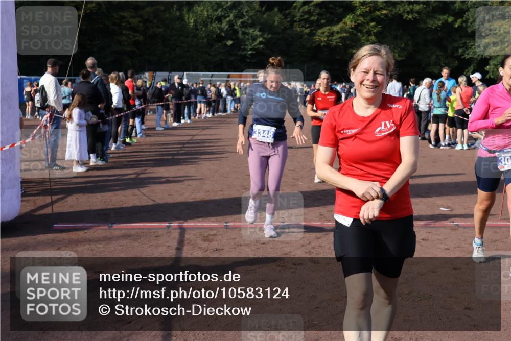 27.09.2026 - 35. Volkslauf durch das schöne Alstertal Strokosch-Dieckow http://msf.ph/oto/10583124 27.09.2026 11:29:58 Ziel 1414, 3020, 3142, 3250, 3347, 3348, 3395, 3985 meine-sportfotos.de