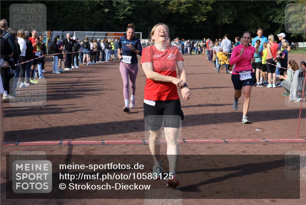 27.09.2026 - 35. Volkslauf durch das schöne Alstertal Strokosch-Dieckow http://msf.ph/oto/10583125 27.09.2026 11:29:57 Ziel 3020, 3142, 3250, 3348, 3395, 3411, 3985 meine-sportfotos.de