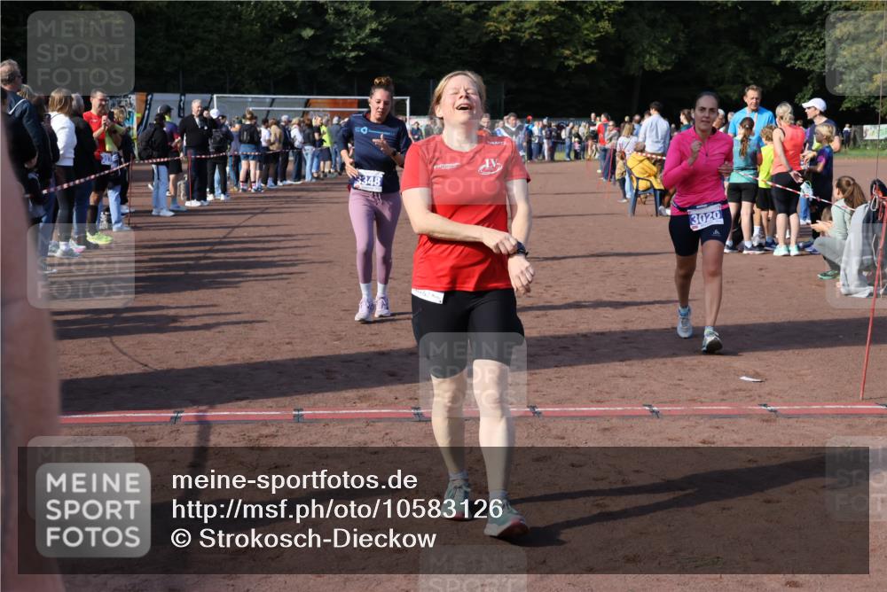 27.09.2026 - 35. Volkslauf durch das schöne Alstertal Strokosch-Dieckow http://msf.ph/oto/10583126 27.09.2026 11:29:57 Ziel 3020, 3142, 3250, 3348, 3395, 3411, 3985 meine-sportfotos.de