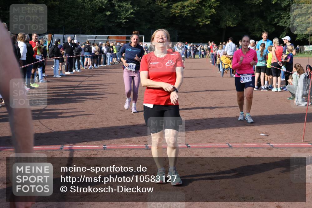 27.09.2026 - 35. Volkslauf durch das schöne Alstertal Strokosch-Dieckow http://msf.ph/oto/10583127 27.09.2026 11:29:57 Ziel 3020, 3142, 3250, 3348, 3395, 3411, 3985 meine-sportfotos.de
