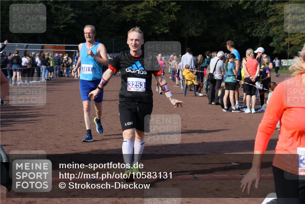 27.09.2026 - 35. Volkslauf durch das schöne Alstertal Strokosch-Dieckow http://msf.ph/oto/10583131 27.09.2026 11:29:51 Ziel 3020, 3250, 3253, 3263, 3348, 3411, 3413, 3985 meine-sportfotos.de
