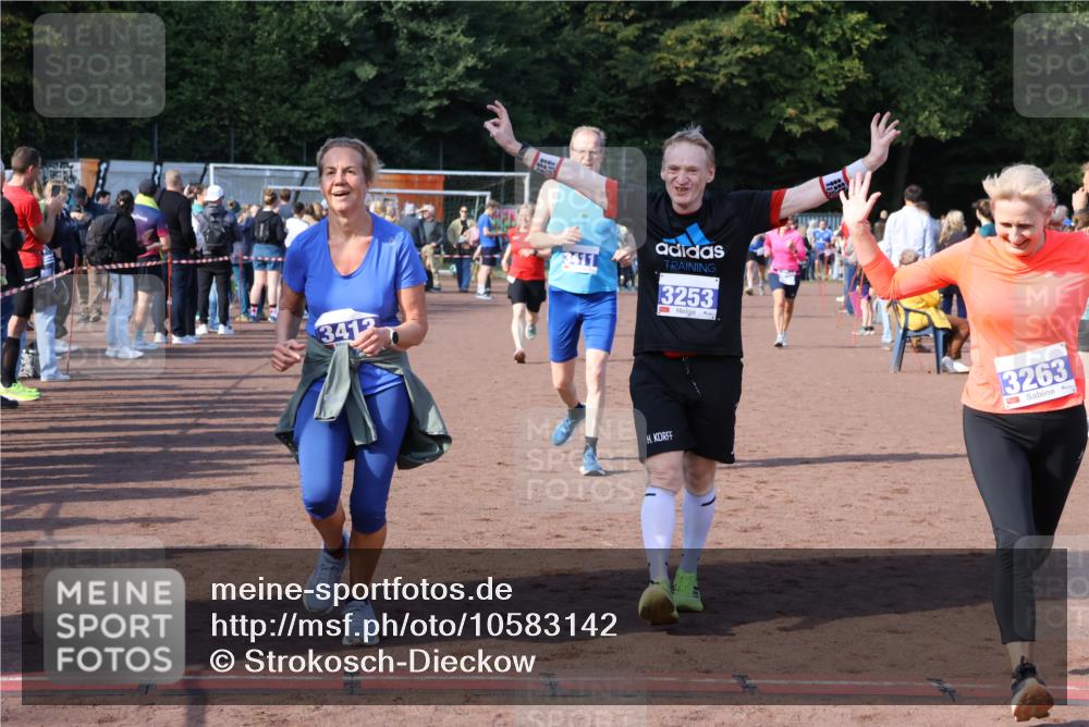 27.09.2026 - 35. Volkslauf durch das schöne Alstertal Strokosch-Dieckow http://msf.ph/oto/10583142 27.09.2026 11:29:50 Ziel 3012, 3020, 3241, 3253, 3263, 3348, 3411, 3413, 3985 meine-sportfotos.de