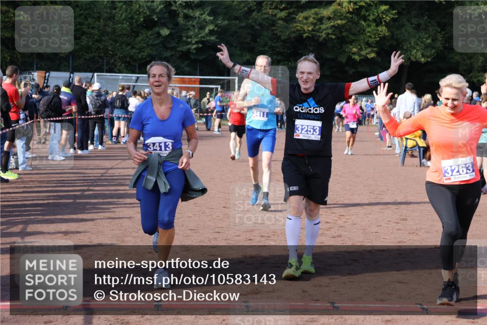 27.09.2026 - 35. Volkslauf durch das schöne Alstertal Strokosch-Dieckow http://msf.ph/oto/10583143 27.09.2026 11:29:50 Ziel 3012, 3020, 3241, 3253, 3263, 3348, 3411, 3413, 3985 meine-sportfotos.de