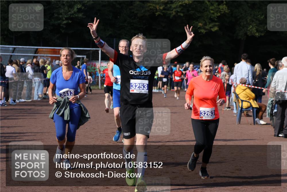 27.09.2026 - 35. Volkslauf durch das schöne Alstertal Strokosch-Dieckow http://msf.ph/oto/10583152 27.09.2026 11:29:49 Ziel 3012, 3020, 3241, 3253, 3263, 3411, 3413, 3985 meine-sportfotos.de