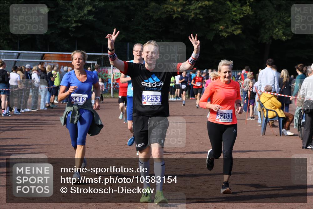 27.09.2026 - 35. Volkslauf durch das schöne Alstertal Strokosch-Dieckow http://msf.ph/oto/10583154 27.09.2026 11:29:49 Ziel 3012, 3020, 3241, 3253, 3263, 3411, 3413, 3985 meine-sportfotos.de