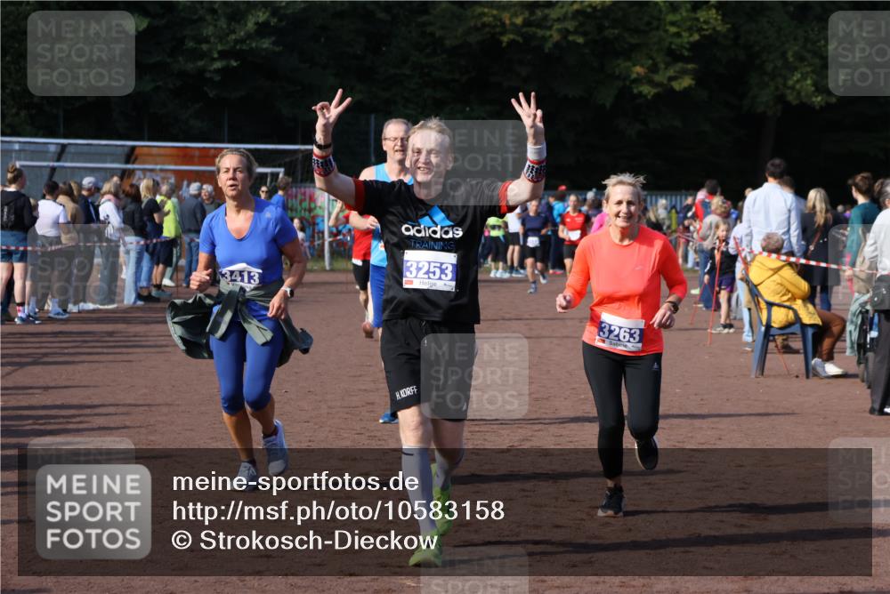 27.09.2026 - 35. Volkslauf durch das schöne Alstertal Strokosch-Dieckow http://msf.ph/oto/10583158 27.09.2026 11:29:49 Ziel 3012, 3020, 3241, 3253, 3263, 3411, 3413, 3985 meine-sportfotos.de