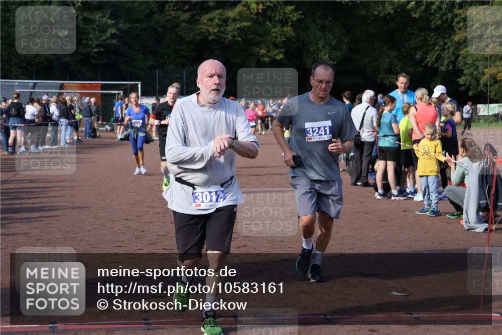 27.09.2026 - 35. Volkslauf durch das schöne Alstertal Strokosch-Dieckow http://msf.ph/oto/10583161 27.09.2026 11:29:46 Ziel 3012, 3241, 3253, 3263, 3281, 3411, 3413 meine-sportfotos.de
