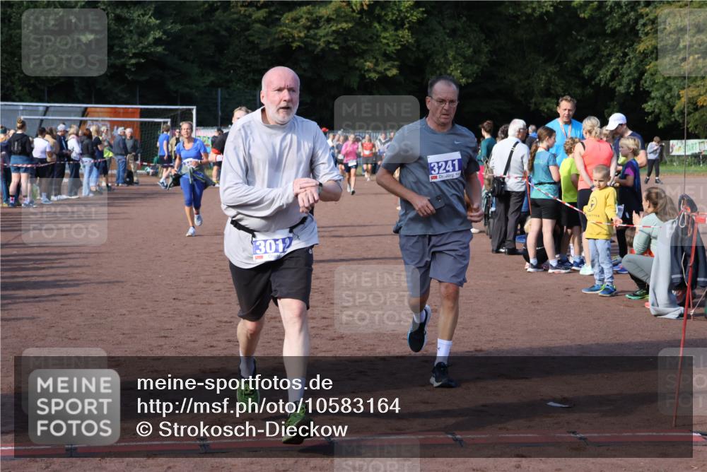 27.09.2026 - 35. Volkslauf durch das schöne Alstertal Strokosch-Dieckow http://msf.ph/oto/10583164 27.09.2026 11:29:46 Ziel 3012, 3241, 3253, 3263, 3281, 3411, 3413 meine-sportfotos.de