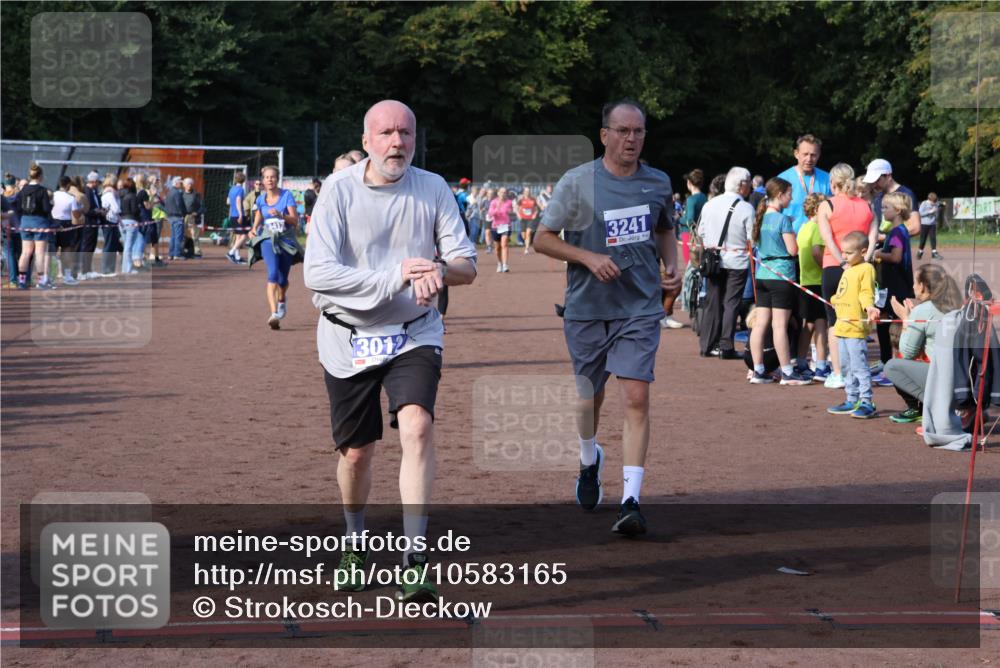 27.09.2026 - 35. Volkslauf durch das schöne Alstertal Strokosch-Dieckow http://msf.ph/oto/10583165 27.09.2026 11:29:46 Ziel 3012, 3241, 3253, 3263, 3281, 3411, 3413 meine-sportfotos.de