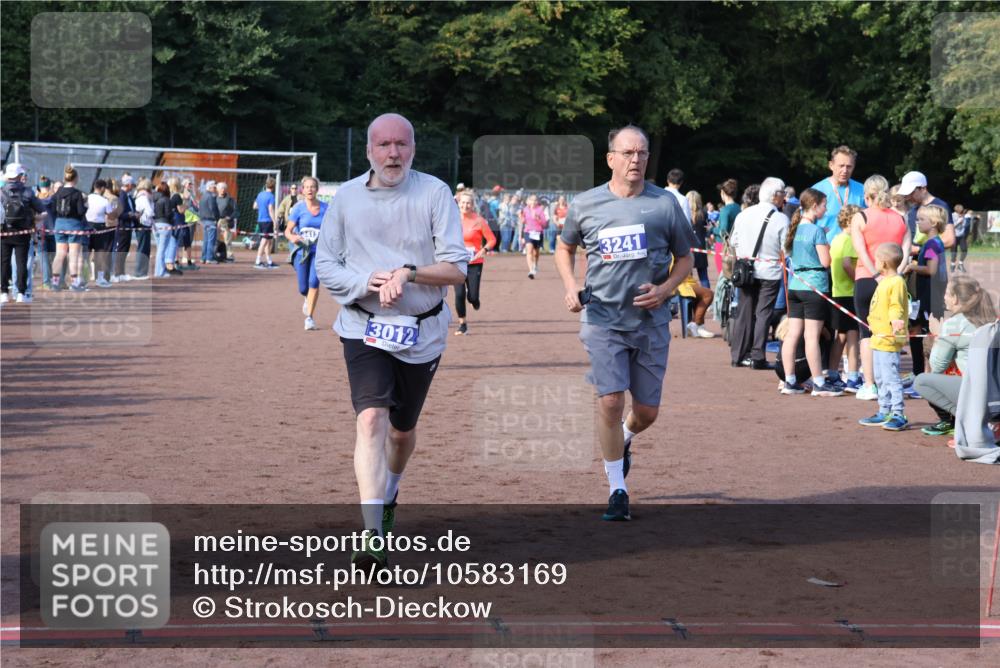 27.09.2026 - 35. Volkslauf durch das schöne Alstertal Strokosch-Dieckow http://msf.ph/oto/10583169 27.09.2026 11:29:46 Ziel 3012, 3241, 3253, 3263, 3281, 3411, 3413 meine-sportfotos.de