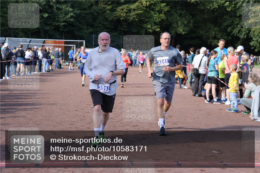27.09.2026 - 35. Volkslauf durch das schöne Alstertal Strokosch-Dieckow http://msf.ph/oto/10583171 27.09.2026 11:29:45 Ziel 3012, 3210, 3241, 3253, 3263, 3281, 3411, 3413 meine-sportfotos.de