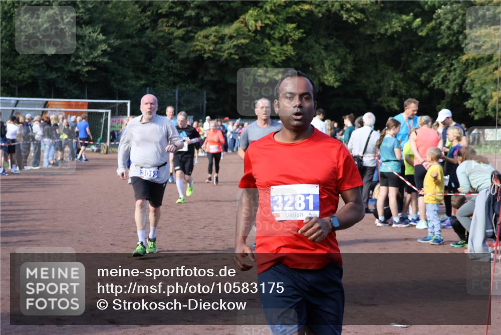 27.09.2026 - 35. Volkslauf durch das schöne Alstertal Strokosch-Dieckow http://msf.ph/oto/10583175 27.09.2026 11:29:44 Ziel 3012, 3210, 3241, 3253, 3263, 3281, 3413 meine-sportfotos.de