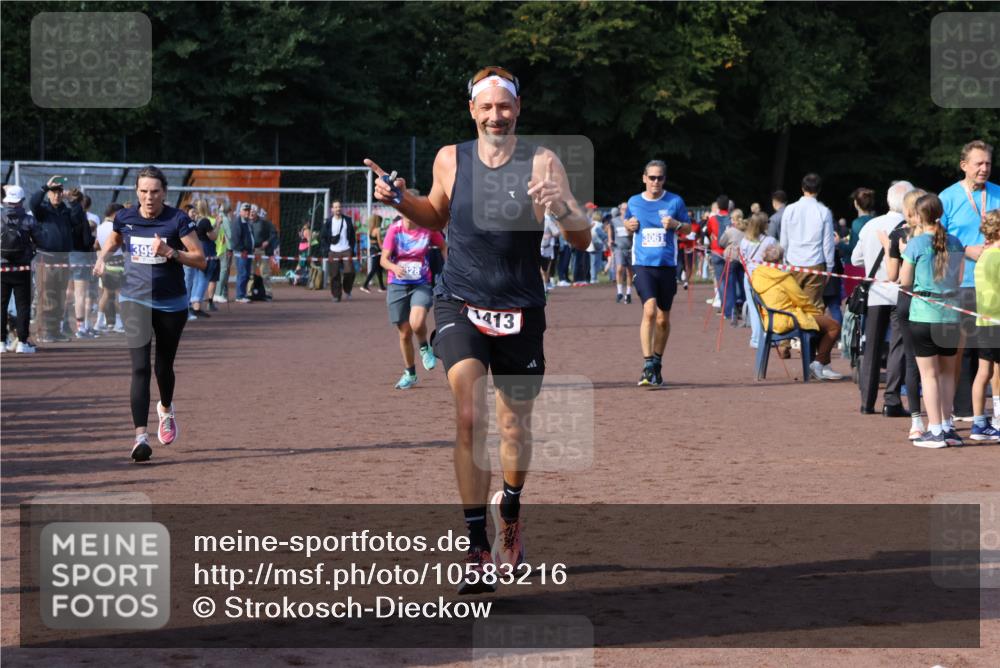 27.09.2026 - 35. Volkslauf durch das schöne Alstertal Strokosch-Dieckow http://msf.ph/oto/10583216 27.09.2026 11:29:32 Ziel 1413, 3061, 3328, 3409, 3990, 3992 meine-sportfotos.de