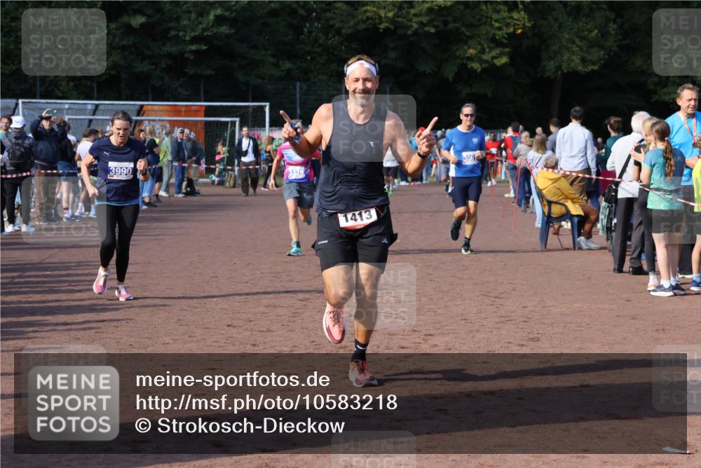 27.09.2026 - 35. Volkslauf durch das schöne Alstertal Strokosch-Dieckow http://msf.ph/oto/10583218 27.09.2026 11:29:32 Ziel 1413, 3061, 3328, 3409, 3990, 3992 meine-sportfotos.de