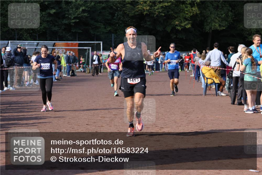27.09.2026 - 35. Volkslauf durch das schöne Alstertal Strokosch-Dieckow http://msf.ph/oto/10583224 27.09.2026 11:29:31 Ziel 1413, 3061, 3328, 3409, 3990, 3992 meine-sportfotos.de