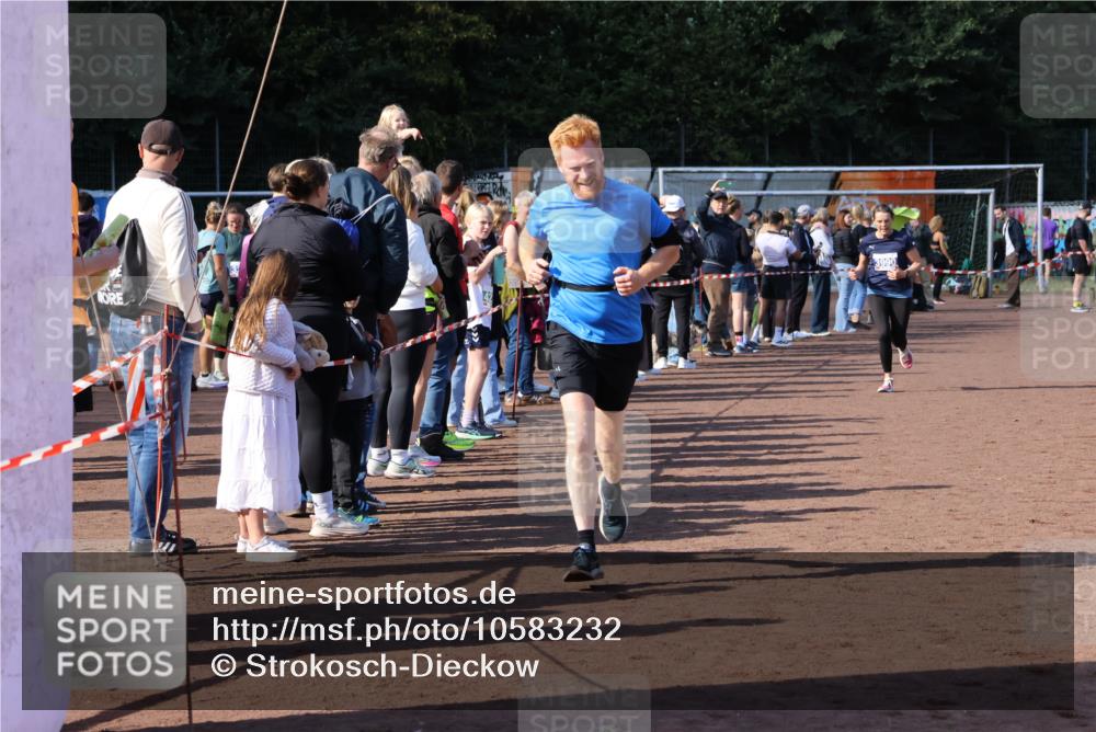 27.09.2026 - 35. Volkslauf durch das schöne Alstertal Strokosch-Dieckow http://msf.ph/oto/10583232 27.09.2026 11:29:29 Ziel 1413, 3061, 3091, 3237, 3328, 3409, 3990, 3992 meine-sportfotos.de