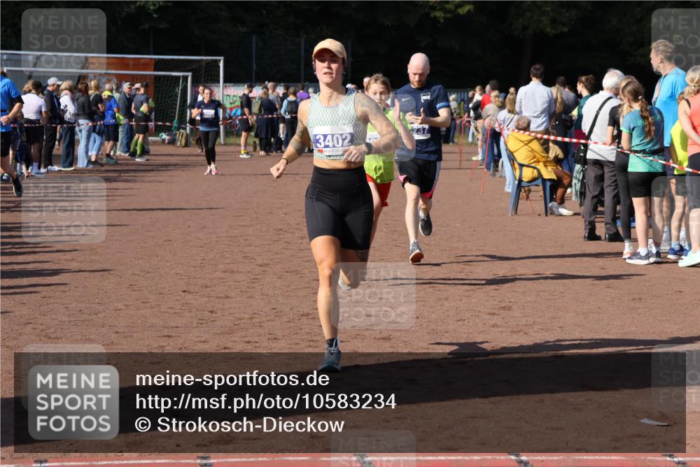 27.09.2026 - 35. Volkslauf durch das schöne Alstertal Strokosch-Dieckow http://msf.ph/oto/10583234 27.09.2026 11:29:24 Ziel 1413, 3091, 3237, 3402, 3409 meine-sportfotos.de