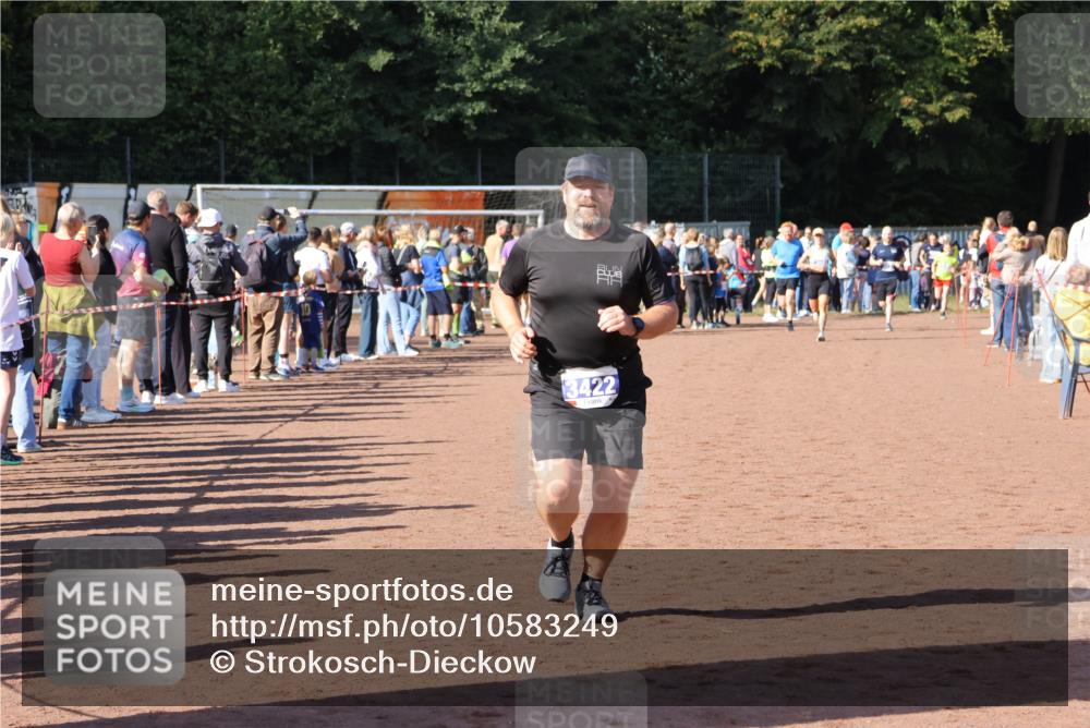 27.09.2026 - 35. Volkslauf durch das schöne Alstertal Strokosch-Dieckow http://msf.ph/oto/10583249 27.09.2026 11:29:15 Ziel 3371, 3422 meine-sportfotos.de