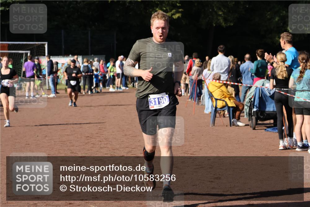 27.09.2026 - 35. Volkslauf durch das schöne Alstertal Strokosch-Dieckow http://msf.ph/oto/10583256 27.09.2026 11:29:06 Ziel 3145, 3190, 3371 meine-sportfotos.de