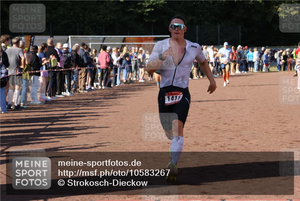 27.09.2026 - 35. Volkslauf durch das schöne Alstertal Strokosch-Dieckow http://msf.ph/oto/10583267 27.09.2026 11:26:50 Ziel 1411, 3157, 3396, 3403, 3958 meine-sportfotos.de