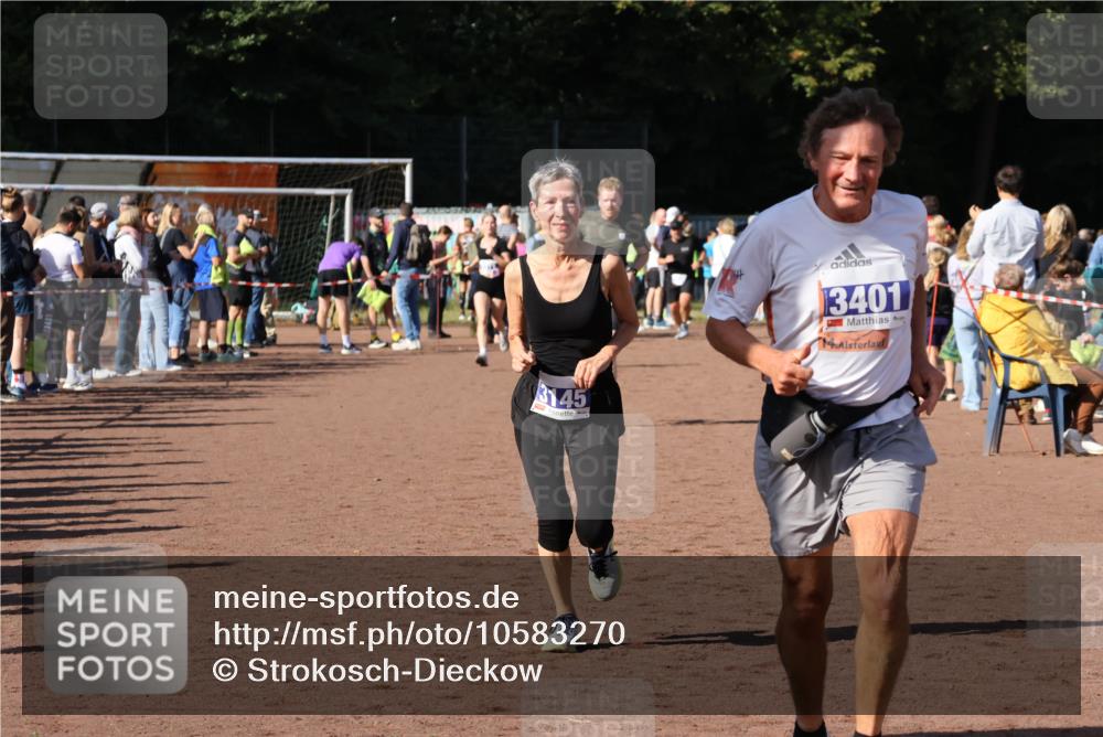 27.09.2026 - 35. Volkslauf durch das schöne Alstertal Strokosch-Dieckow http://msf.ph/oto/10583270 27.09.2026 11:29:01 Ziel 3145, 3190, 3401 meine-sportfotos.de