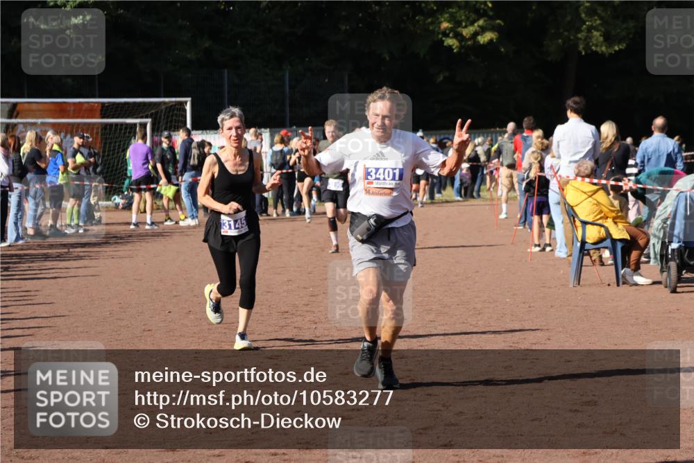 27.09.2026 - 35. Volkslauf durch das schöne Alstertal Strokosch-Dieckow http://msf.ph/oto/10583277 27.09.2026 11:28:59 Ziel 3145, 3190, 3401 meine-sportfotos.de