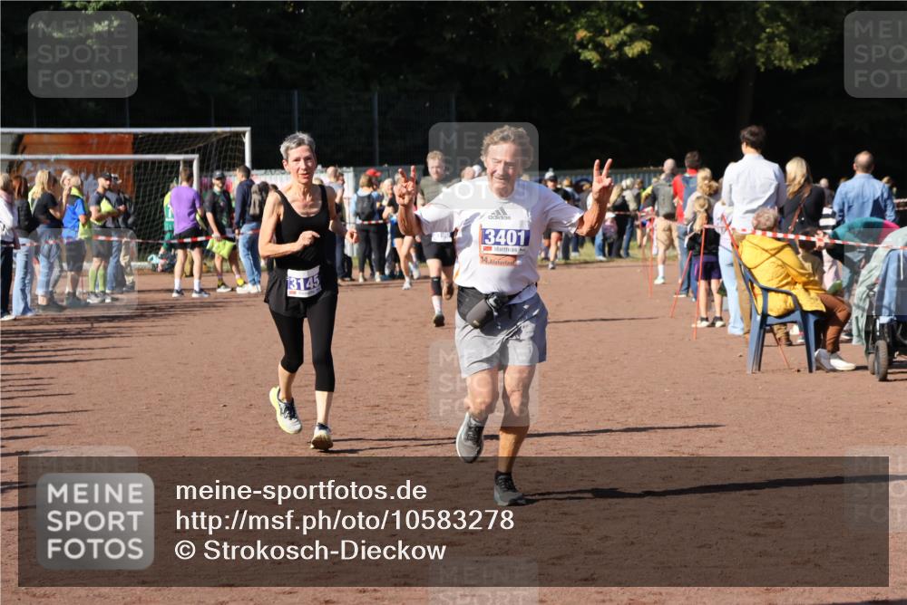 27.09.2026 - 35. Volkslauf durch das schöne Alstertal Strokosch-Dieckow http://msf.ph/oto/10583278 27.09.2026 11:28:59 Ziel 3145, 3190, 3401 meine-sportfotos.de