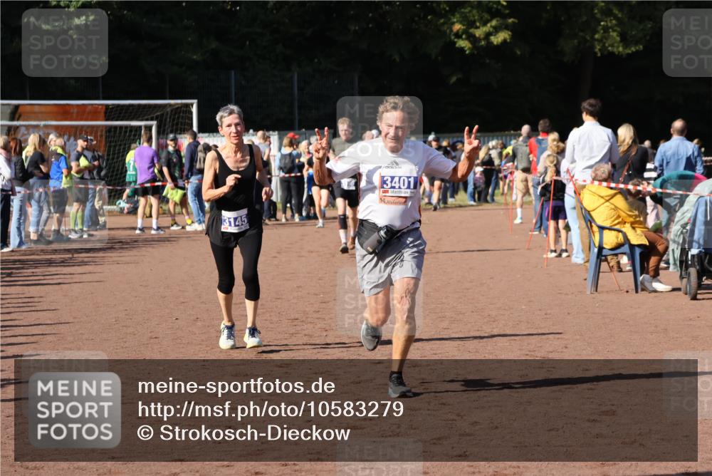 27.09.2026 - 35. Volkslauf durch das schöne Alstertal Strokosch-Dieckow http://msf.ph/oto/10583279 27.09.2026 11:28:59 Ziel 3145, 3190, 3401 meine-sportfotos.de