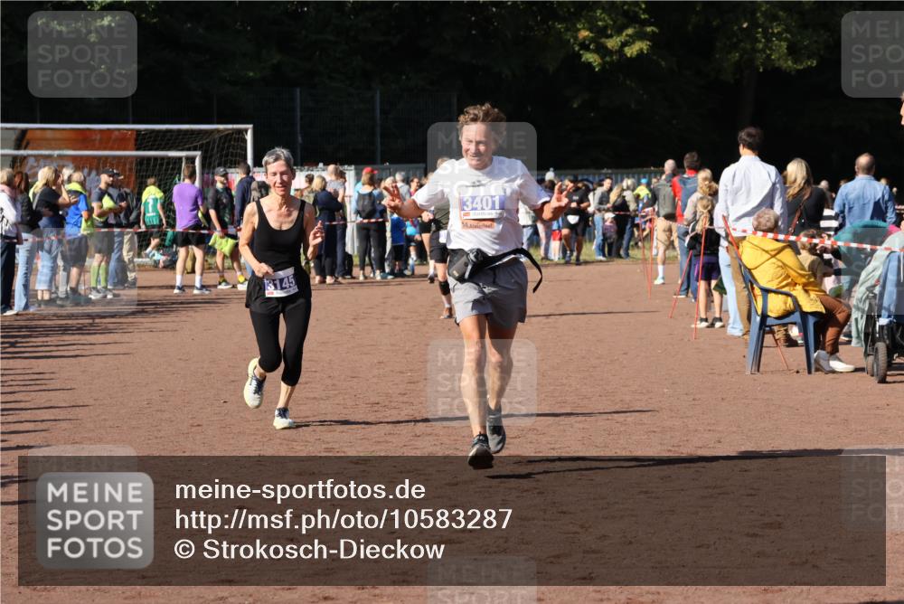 27.09.2026 - 35. Volkslauf durch das schöne Alstertal Strokosch-Dieckow http://msf.ph/oto/10583287 27.09.2026 11:28:58 Ziel 3145, 3190, 3401, 3424 meine-sportfotos.de