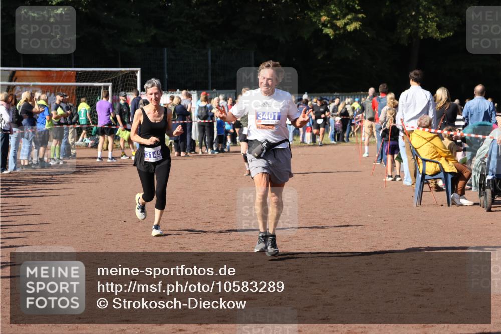 27.09.2026 - 35. Volkslauf durch das schöne Alstertal Strokosch-Dieckow http://msf.ph/oto/10583289 27.09.2026 11:28:58 Ziel 3145, 3190, 3401, 3424 meine-sportfotos.de