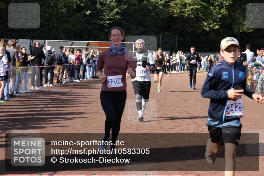 27.09.2026 - 35. Volkslauf durch das schöne Alstertal Strokosch-Dieckow http://msf.ph/oto/10583305 27.09.2026 11:28:47 Ziel 1002, 3206, 3311, 3424, 3425 meine-sportfotos.de
