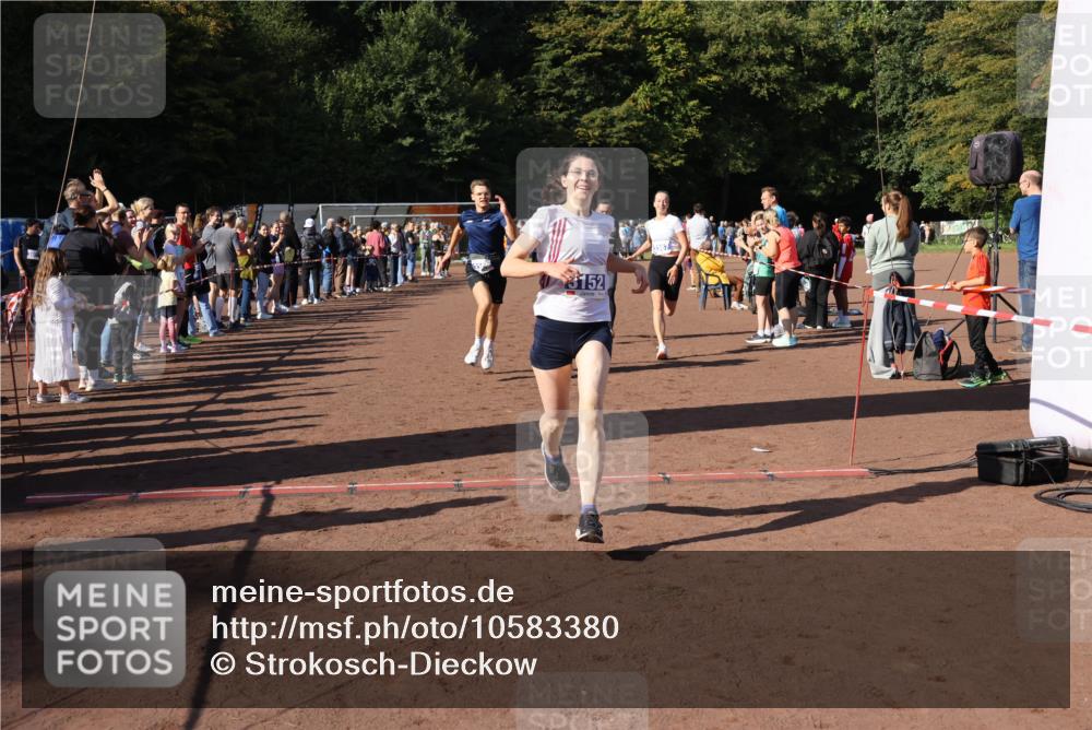 27.09.2026 - 35. Volkslauf durch das schöne Alstertal Strokosch-Dieckow http://msf.ph/oto/10583380 27.09.2026 11:26:35 Ziel 1001, 3152, 3227, 3291, 3366, 3367 meine-sportfotos.de