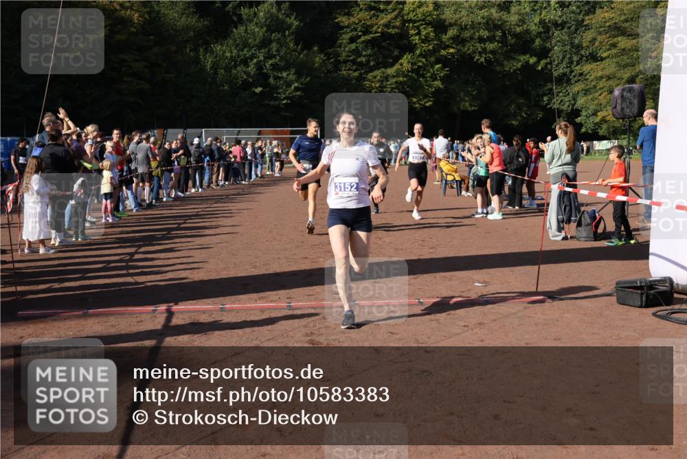 27.09.2026 - 35. Volkslauf durch das schöne Alstertal Strokosch-Dieckow http://msf.ph/oto/10583383 27.09.2026 11:26:35 Ziel 1001, 3152, 3227, 3291, 3366, 3367 meine-sportfotos.de